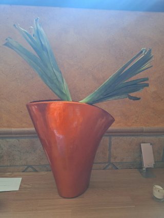 Jarrón decorativo naranja y verde