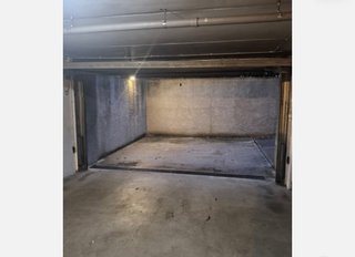 Garage in Affitto