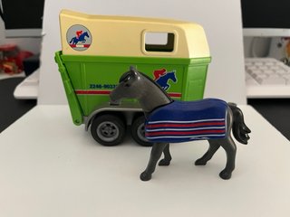Remolque y caballo Playmobil