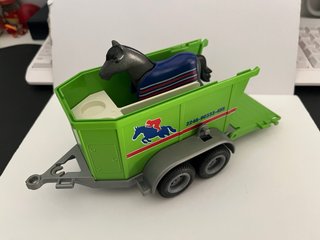 Remolque y caballo Playmobil