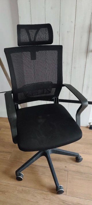 Silla de oficina ergonómica negra