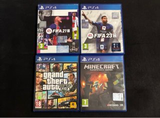 PS4 con 2 controller e giochi