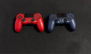 PS4 con 2 controller e giochi