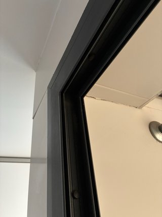 Puerta corredera de aluminio y cristal