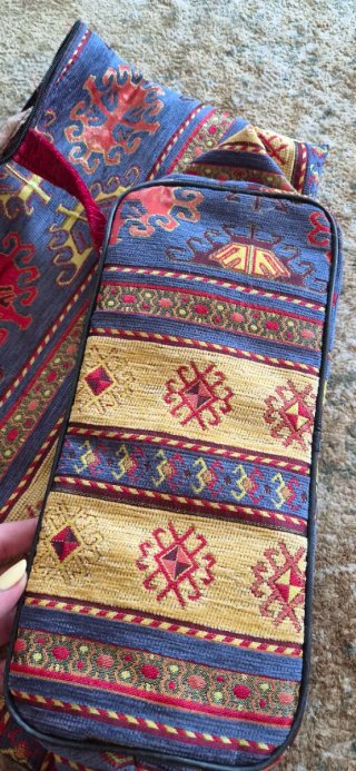Bolso de mano hecho de terciopelo