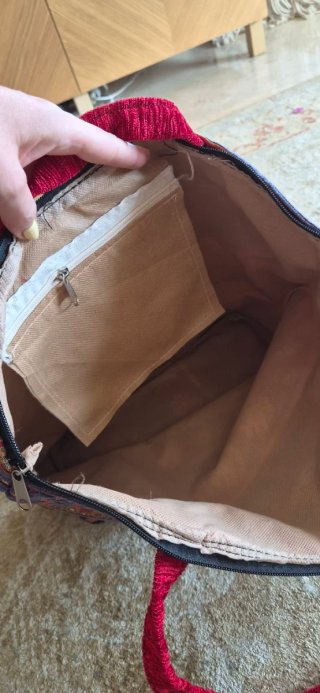 Bolso de mano hecho de terciopelo