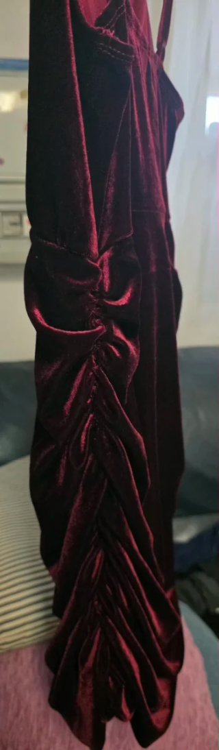 Vestido Terciopelo Granate Tirantes