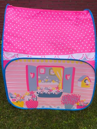 Casita de juego infantil desmontable de tela.