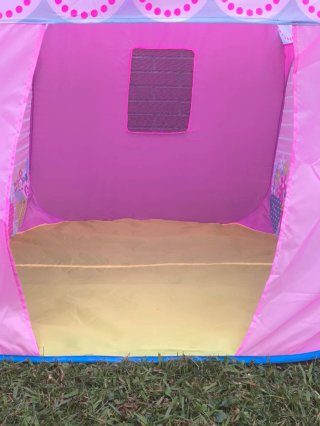 Casita de juego infantil desmontable de tela.