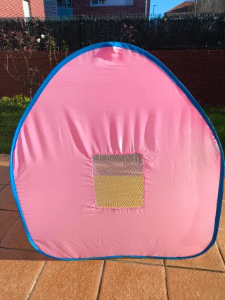 Casita de juego infantil desmontable de tela.