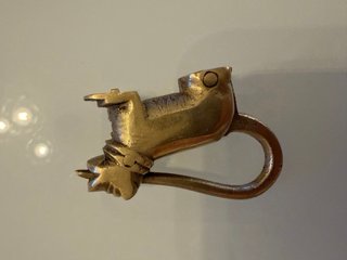 Antico luchetto in ottone a forma di cane