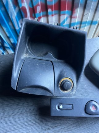 Interior Renault Clio 2: Consola, Luz y Botones