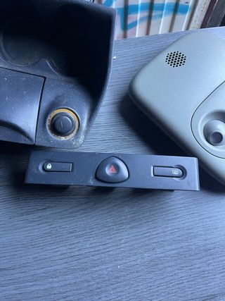 Interior Renault Clio 2: Consola, Luz y Botones