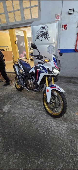 Honda Africa Twin Adventure Moto
