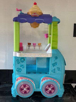 Camión de Helados Play-Doh con Accesorios