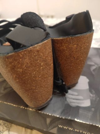 Sandalias cuña Mustang negras talla 39