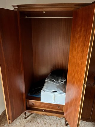 Armadio in legno a 6 ante