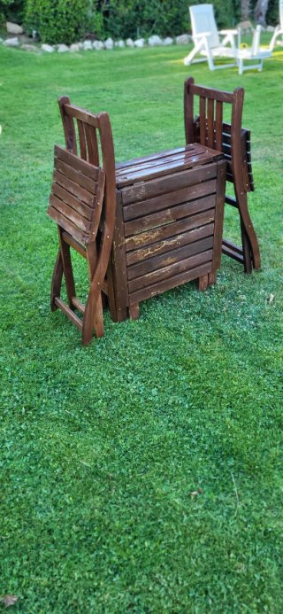 Mesa plegable de madera y 2 sillas