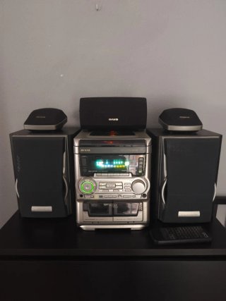 Minicadena Aiwa con altavoces y mando