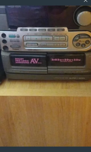 Minicadena Aiwa con altavoces y mando
