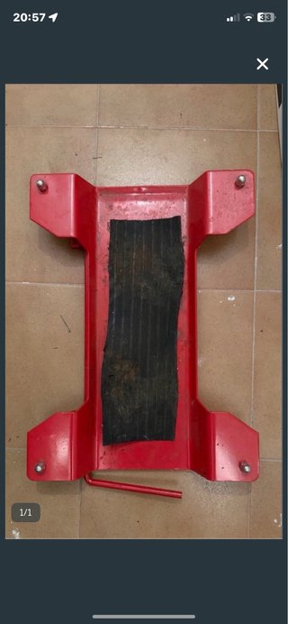 Plataforma para mover motos roja