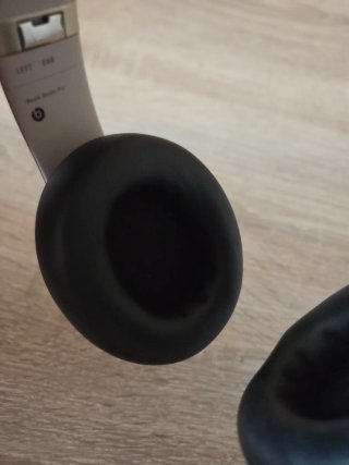 Beats Studio Pro Negro oro