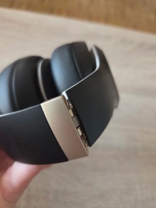 Beats Studio Pro Negro oro