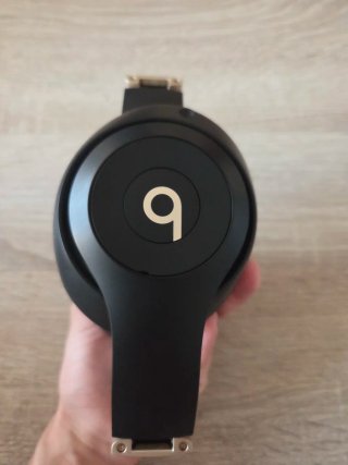 Beats Studio Pro Negro oro