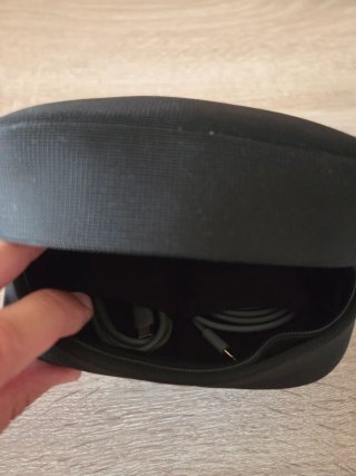 Beats Studio Pro Negro oro