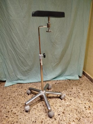 Reposabrazos sanitario con ruedas