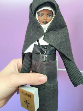 Muñeca Monja barbie disney Whoopi Goldberg mattel