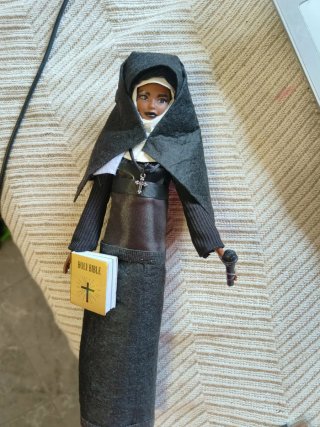 Muñeca Monja barbie disney Whoopi Goldberg mattel