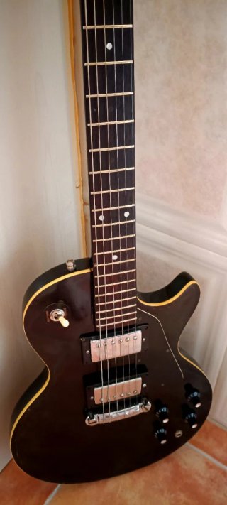 Guitarra antigua Hondo