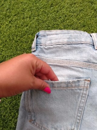 Pantalón corto Bershka desgastado talla 32