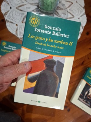 Los gozos y las sombras.-   G.Torrente Ballester.