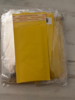 Sobre acolchado amarillo 20 unidades