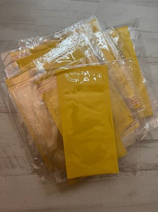 Sobre acolchado amarillo 20 unidades