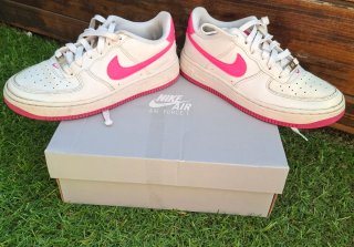 Nike Air Force 1 Talla 35.5 Rosa y Blanca