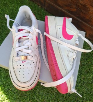 Nike Air Force 1 Talla 35.5 Rosa y Blanca