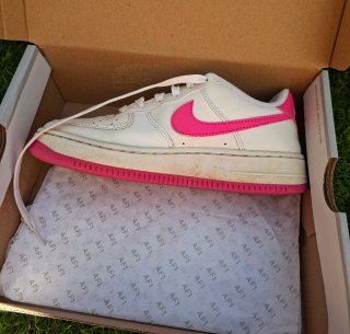 Nike Air Force 1 Talla 35.5 Rosa y Blanca