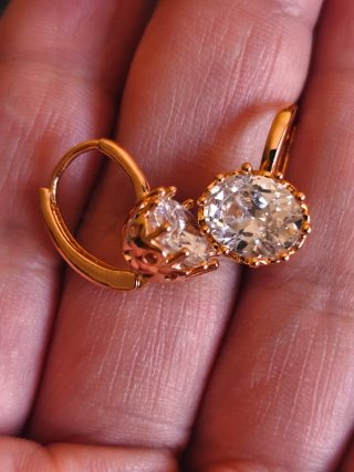 Pendientes chapados en oro 18k con circonita