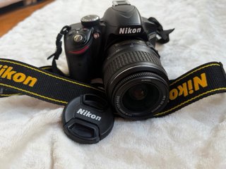 Nikon D3200 + Objetivo 18-55