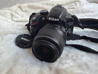Nikon D3200 + Objetivo 18-55