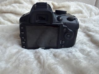 Nikon D3200 + Objetivo 18-55