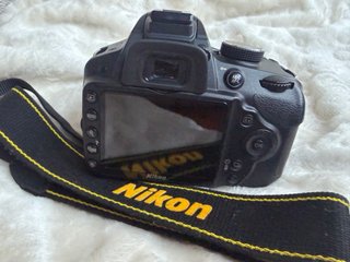 Nikon D3200 + Objetivo 18-55
