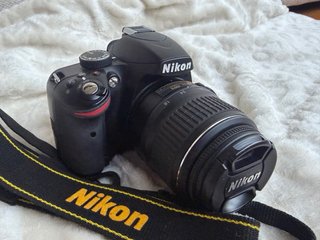 Nikon D3200 + Objetivo 18-55