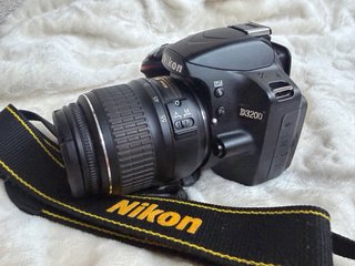 Nikon D3200 + Objetivo 18-55