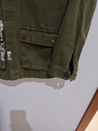 Chaqueta verde con estampado