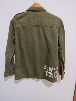 Chaqueta verde con estampado