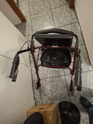 Andador marca "Ayudas Dinámicas"